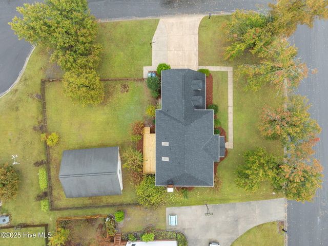 2906 Hunters Run, Greenville, NC 27858