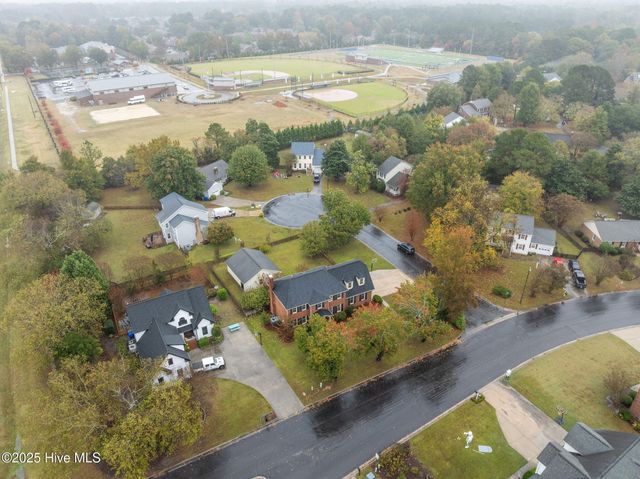 2906 Hunters Run, Greenville, NC 27858