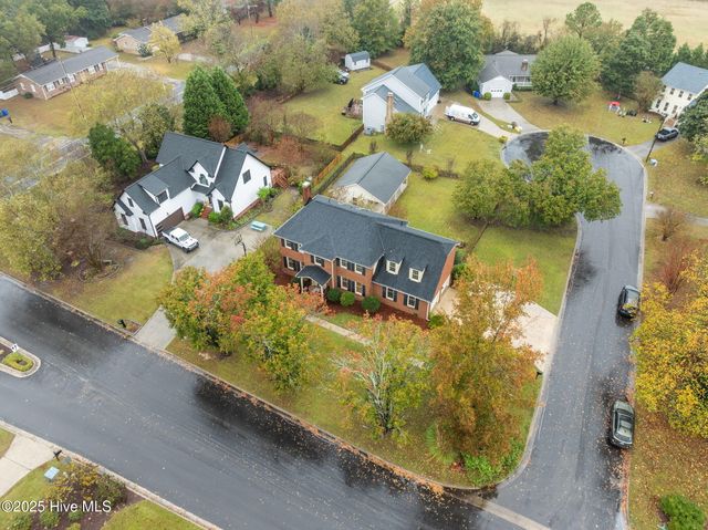 2906 Hunters Run, Greenville, NC 27858