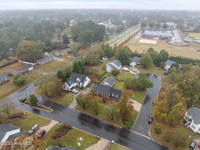 2906 Hunters Run, Greenville, NC 27858