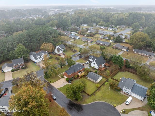 2906 Hunters Run, Greenville, NC 27858