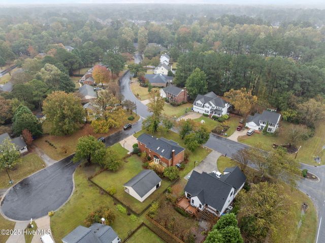 2906 Hunters Run, Greenville, NC 27858