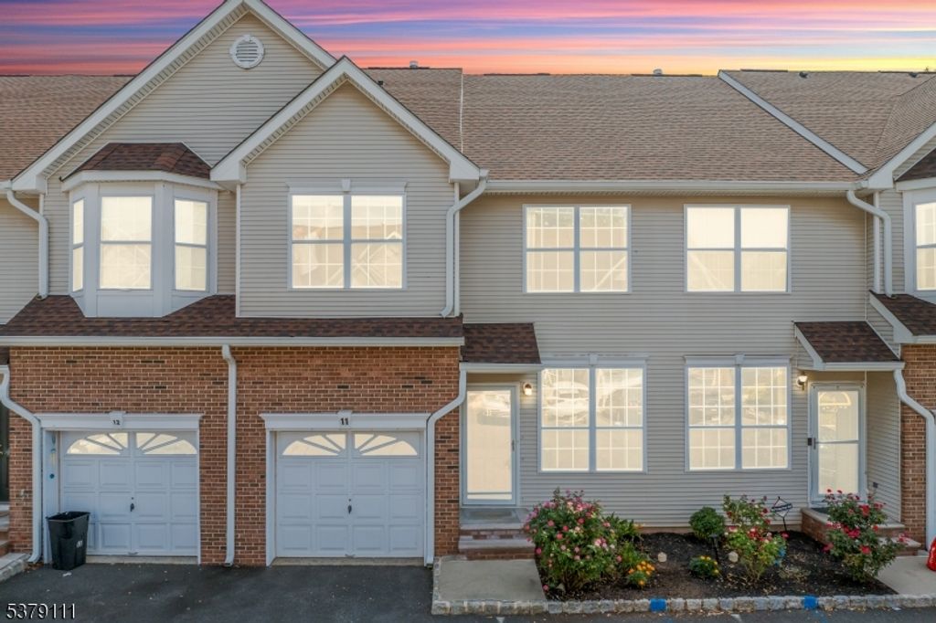 11 Reins Ct, Franklin Twp., NJ 08873