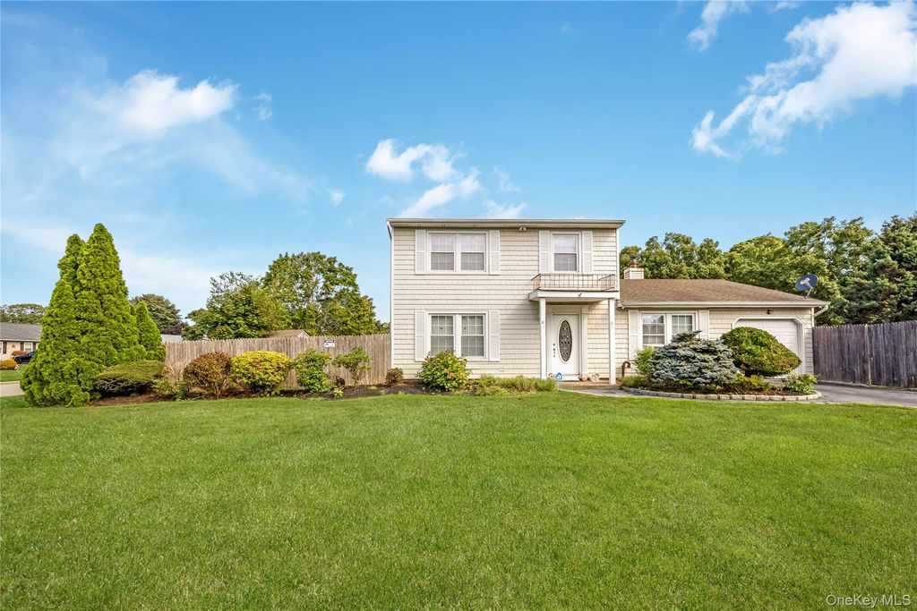 11 Shade Tree Lane, East Patchogue, NY 11772 — photo 2