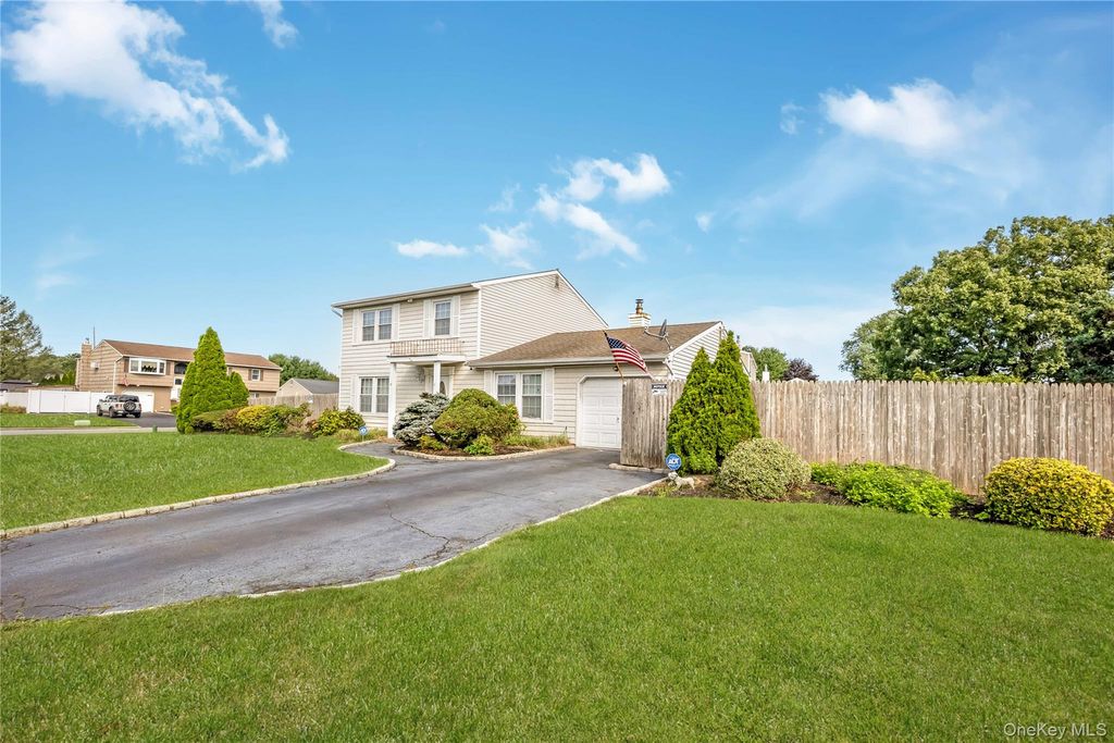 11 Shade Tree Lane, East Patchogue, NY 11772 — photo 3
