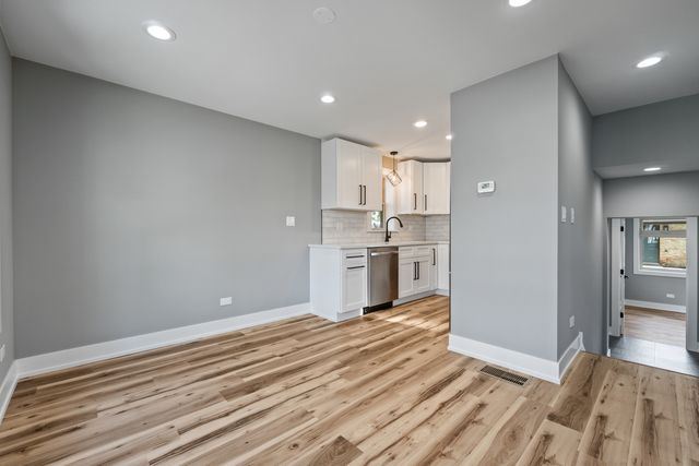 2725 W 99th Street, Chicago, IL 60655