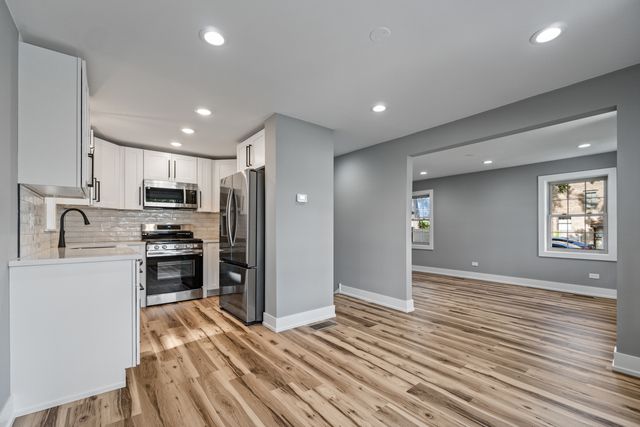 2725 W 99th Street, Chicago, IL 60655