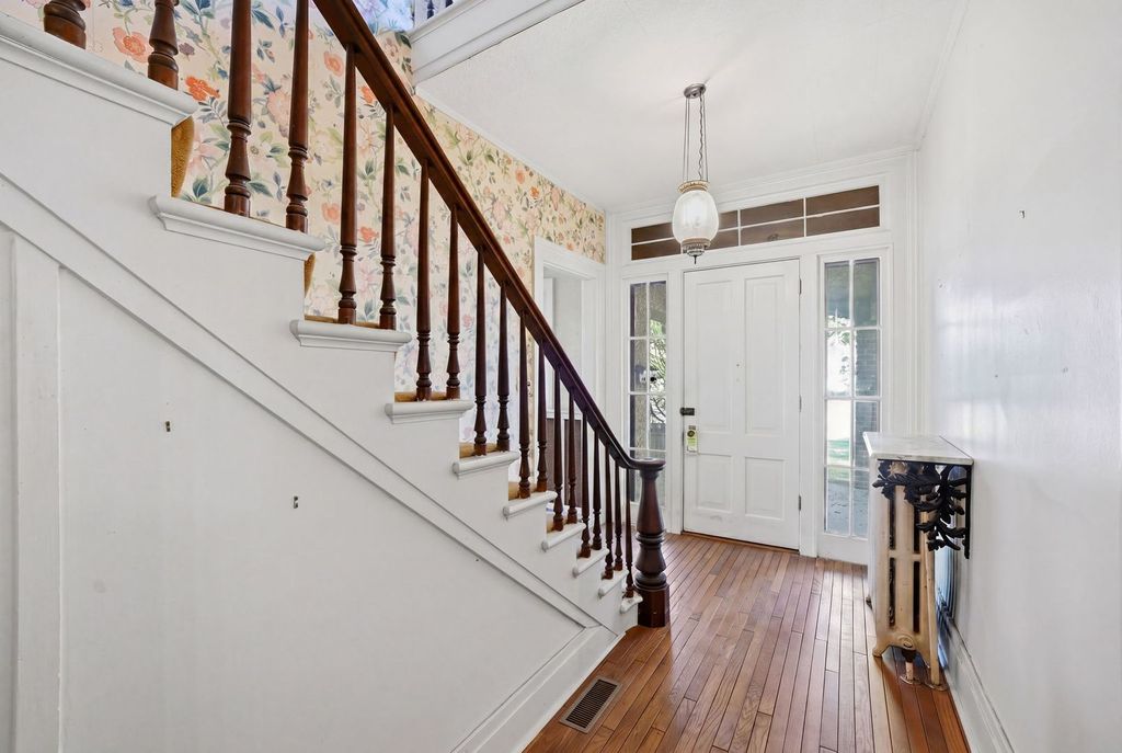 Image 2 of property listing at 305 Somonauk Street, Sycamore, IL 60178
