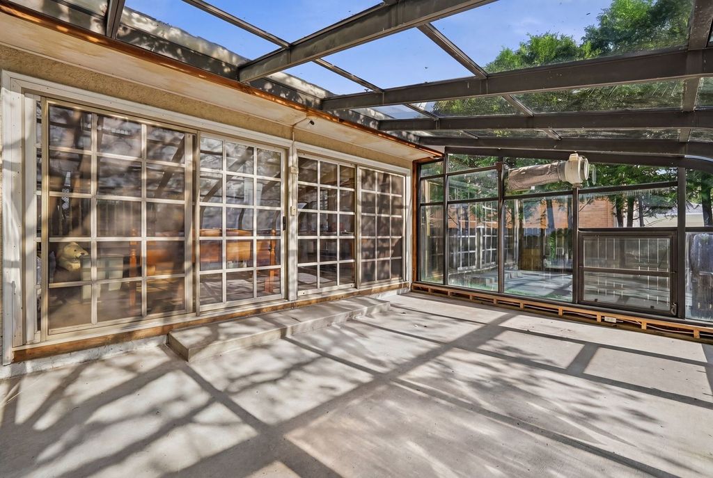 Image 18 of property listing at 305 Somonauk Street, Sycamore, IL 60178