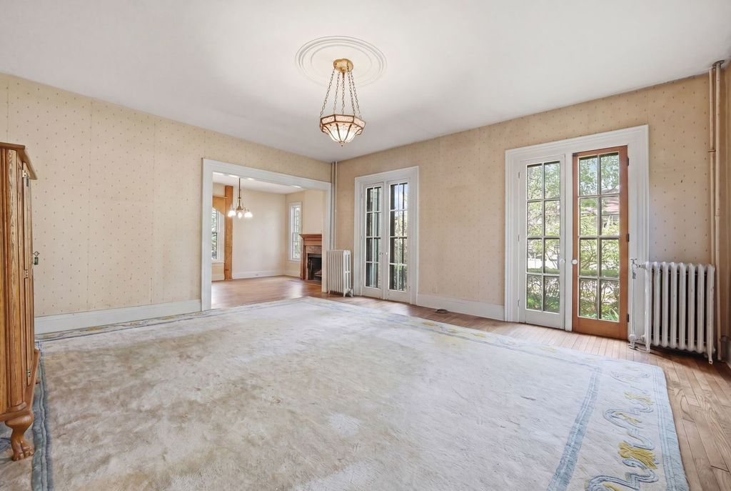 Image 3 of property listing at 305 Somonauk Street, Sycamore, IL 60178