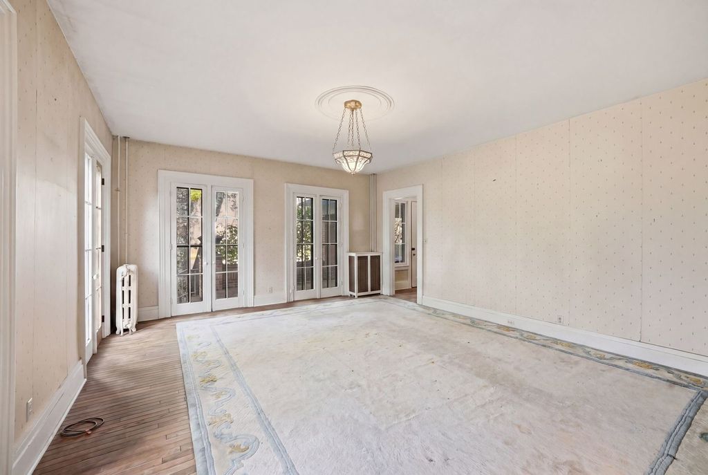 Image 4 of property listing at 305 Somonauk Street, Sycamore, IL 60178