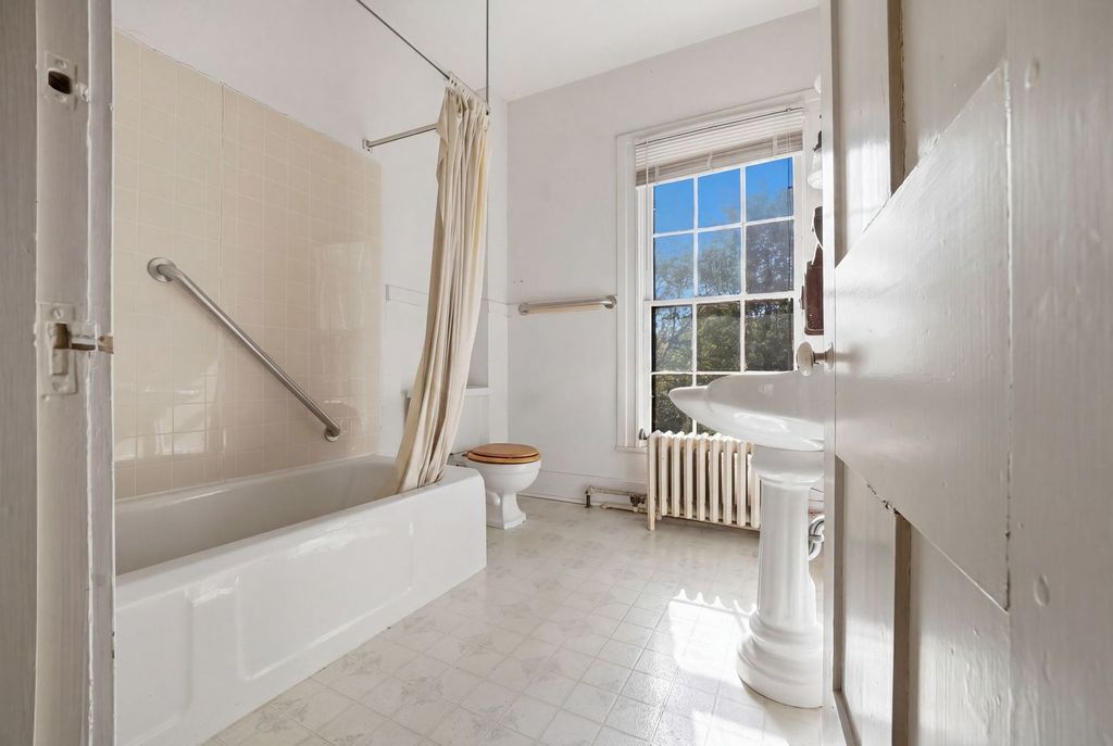 Image 35 of property listing at 305 Somonauk Street, Sycamore, IL 60178