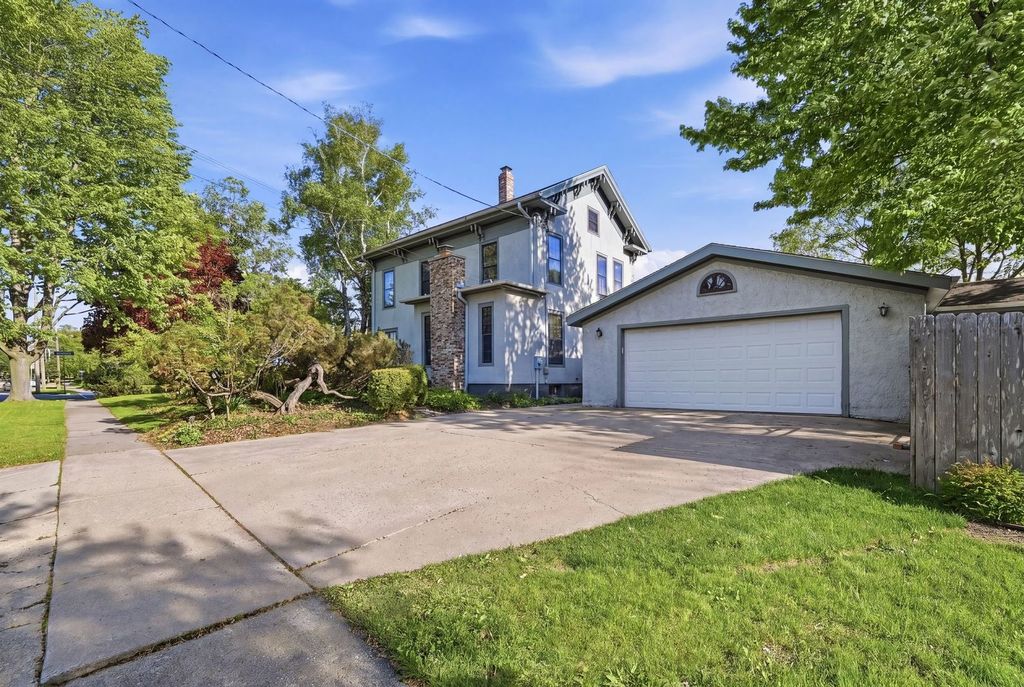 Image 43 of property listing at 305 Somonauk Street, Sycamore, IL 60178