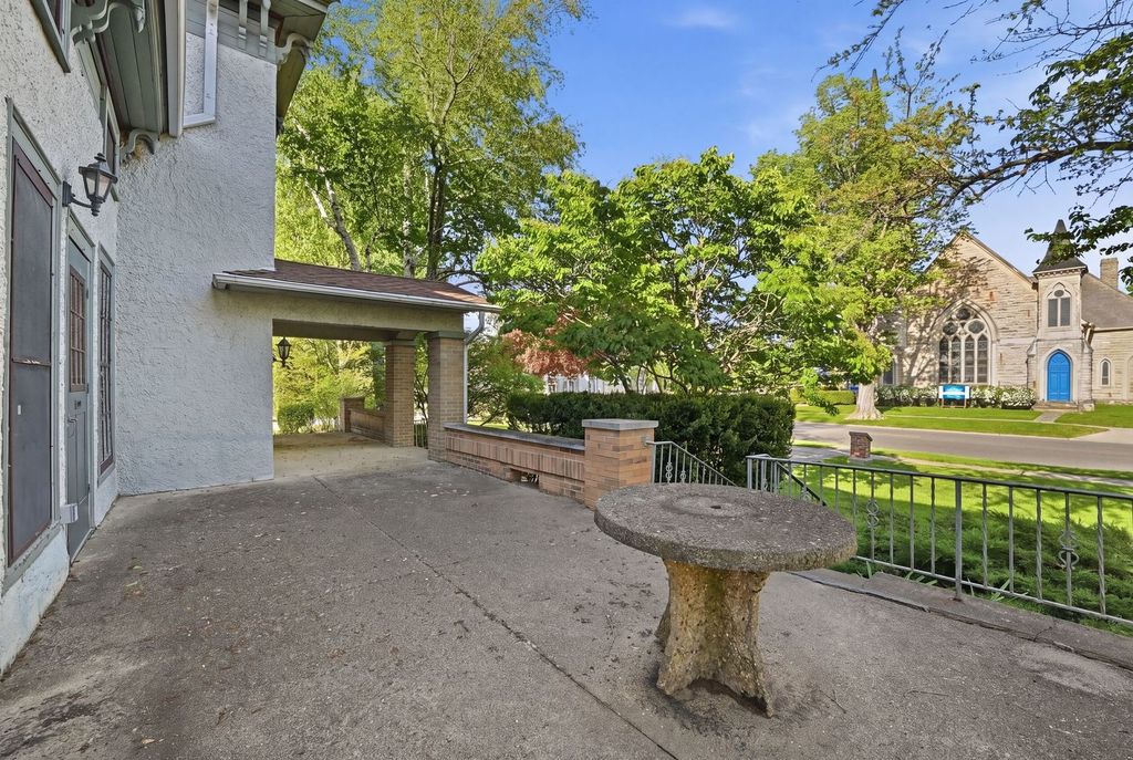Image 45 of property listing at 305 Somonauk Street, Sycamore, IL 60178