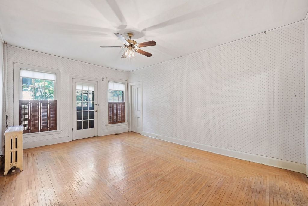 Image 6 of property listing at 305 Somonauk Street, Sycamore, IL 60178