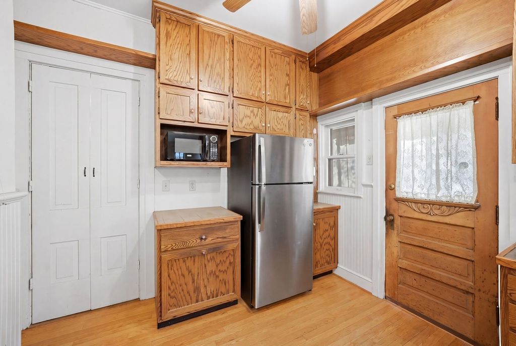 Image 9 of property listing at 305 Somonauk Street, Sycamore, IL 60178