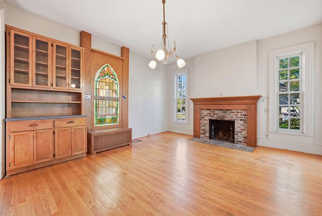 Image 10 of property listing at 305 Somonauk Street, Sycamore, IL 60178