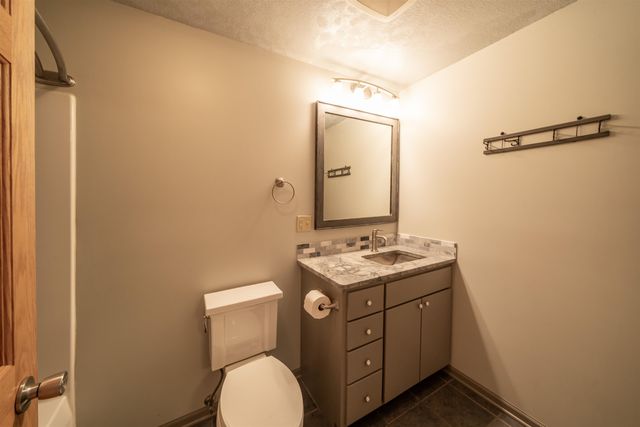 5645 172nd Rd, Winfield, KS 67156