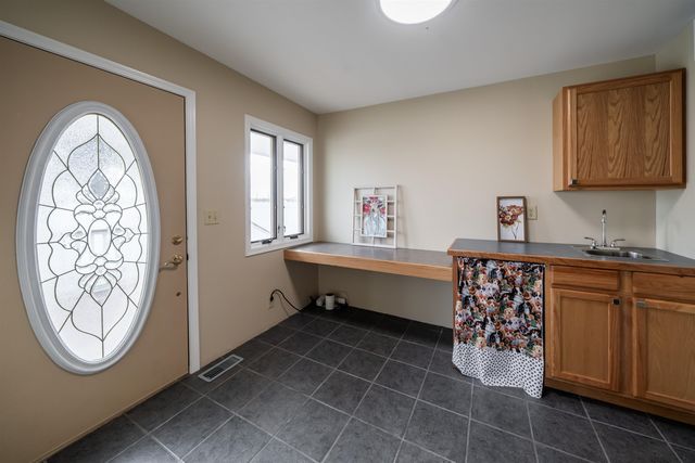 5645 172nd Rd, Winfield, KS 67156