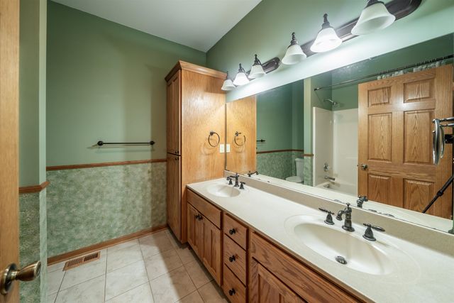 5645 172nd Rd, Winfield, KS 67156