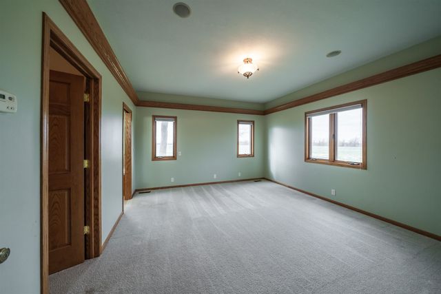 5645 172nd Rd, Winfield, KS 67156