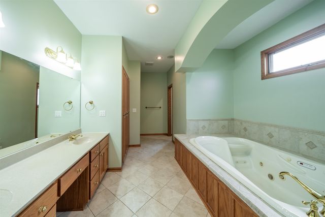 5645 172nd Rd, Winfield, KS 67156