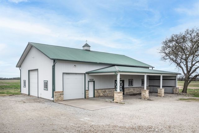 5645 172nd Rd, Winfield, KS 67156