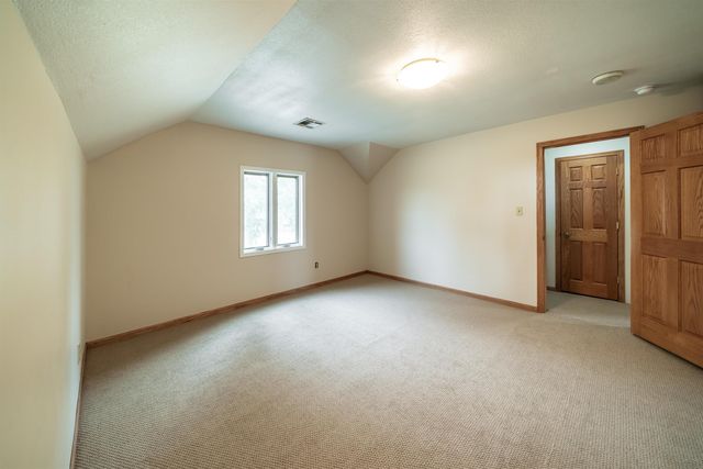 5645 172nd Rd, Winfield, KS 67156