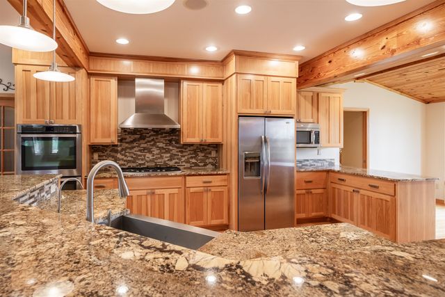 5645 172nd Rd, Winfield, KS 67156