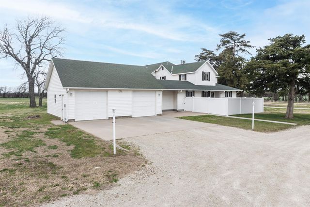 5645 172nd Rd, Winfield, KS 67156