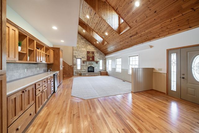 5645 172nd Rd, Winfield, KS 67156