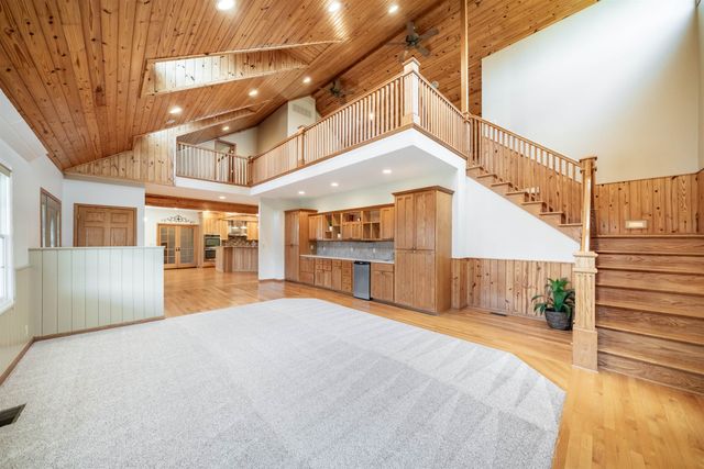 5645 172nd Rd, Winfield, KS 67156