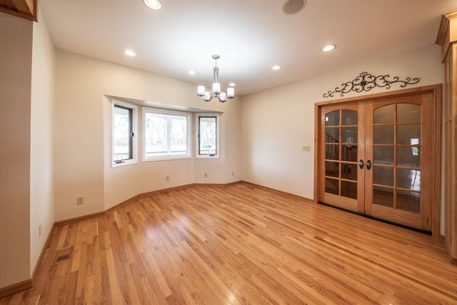 5645 172nd Rd, Winfield, KS 67156