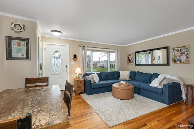 11298 Garden Street, Livonia, MI 48150