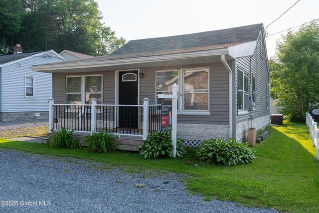 107 4th Street, Malta, NY 12866