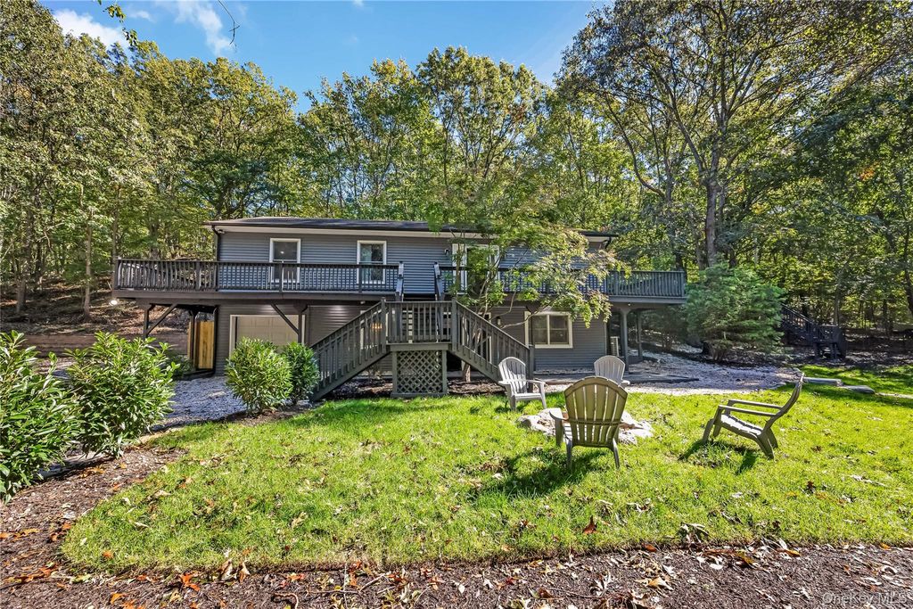 644 BREAD AND CHEESE HOLLOW Road, Northport, NY 11768 — exterior