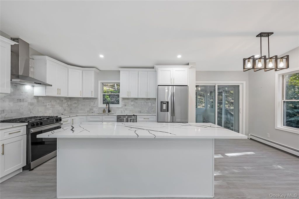 644 BREAD AND CHEESE HOLLOW Road, Northport, NY 11768 — photo 4