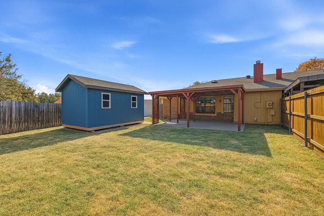 2425 Oakmont Drive, Bedford, TX 76022