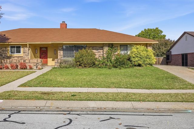 2425 Oakmont Drive, Bedford, TX 76022