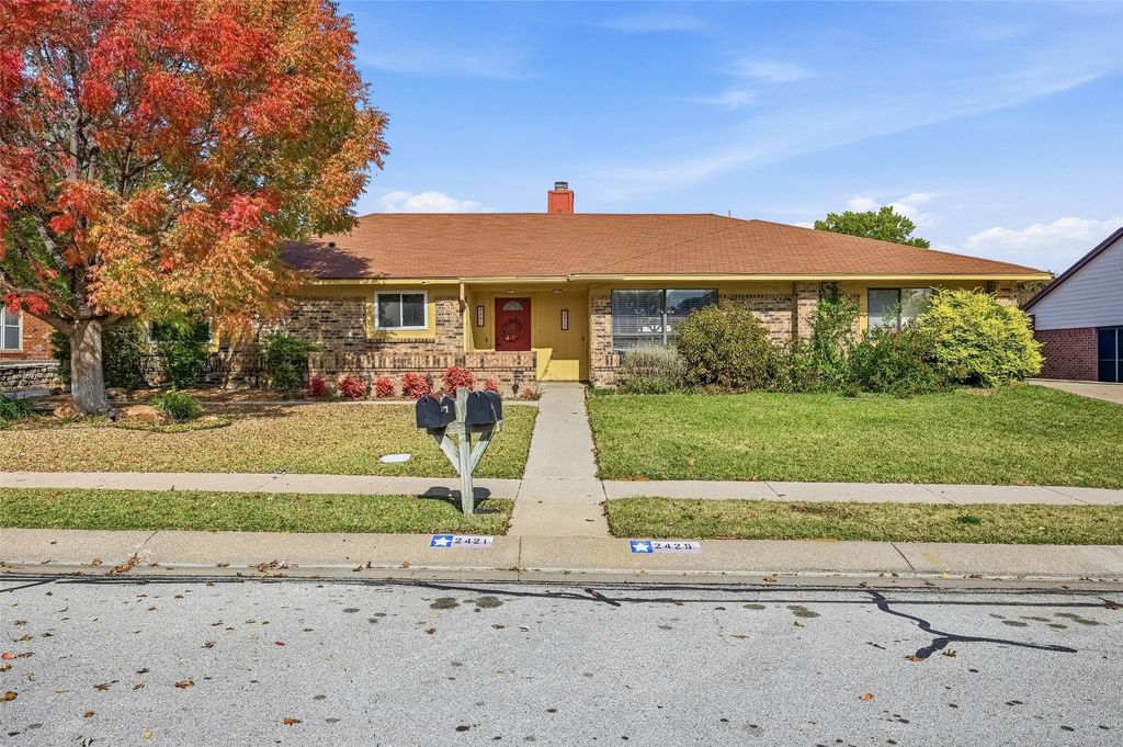 2425 Oakmont Drive, Bedford, TX 76022