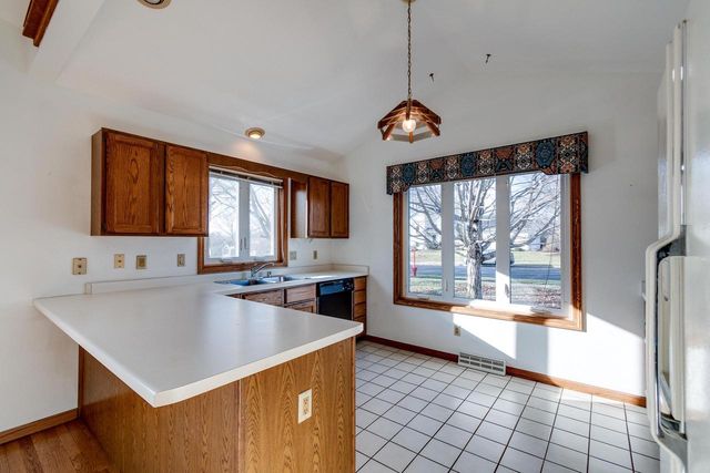 850 N Perry Parkway, Oregon, WI 53575