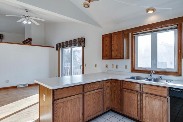 850 N Perry Parkway, Oregon, WI 53575