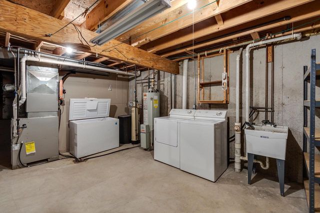 850 N Perry Parkway, Oregon, WI 53575