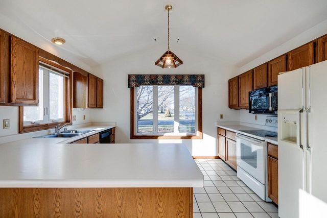 850 N Perry Parkway, Oregon, WI 53575