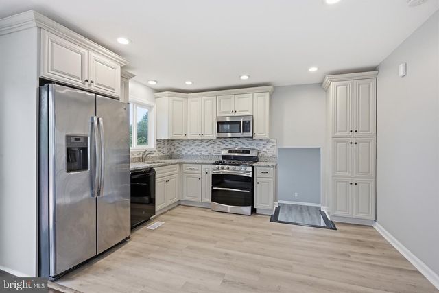 4 PINEDALE RD, Newark, DE 19711