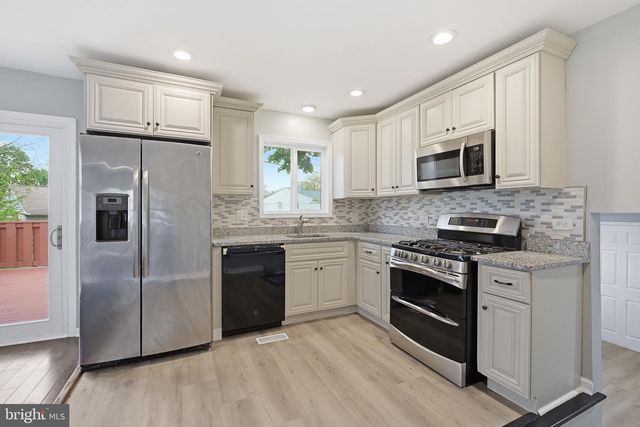 4 PINEDALE RD, Newark, DE 19711