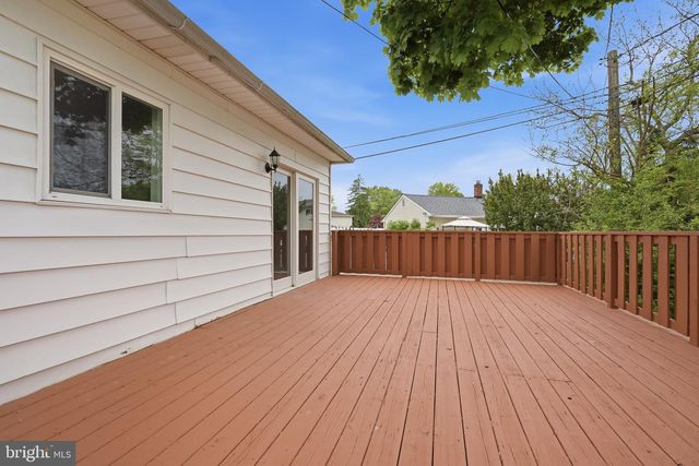 4 PINEDALE RD, Newark, DE 19711