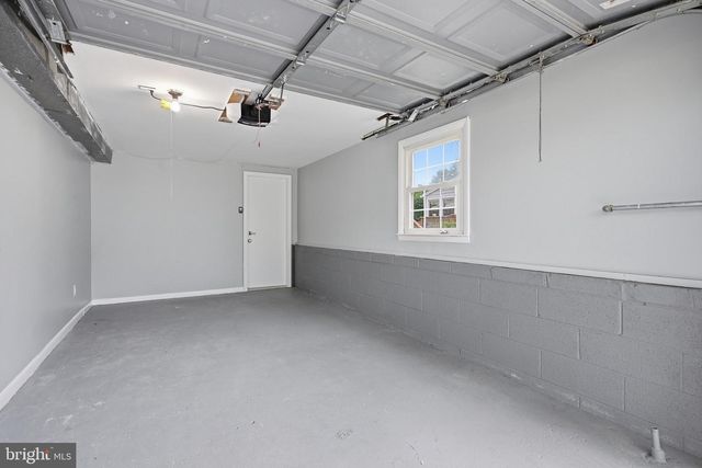 4 PINEDALE RD, Newark, DE 19711