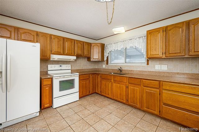 6951 Apache Trail, Westland, MI 48185