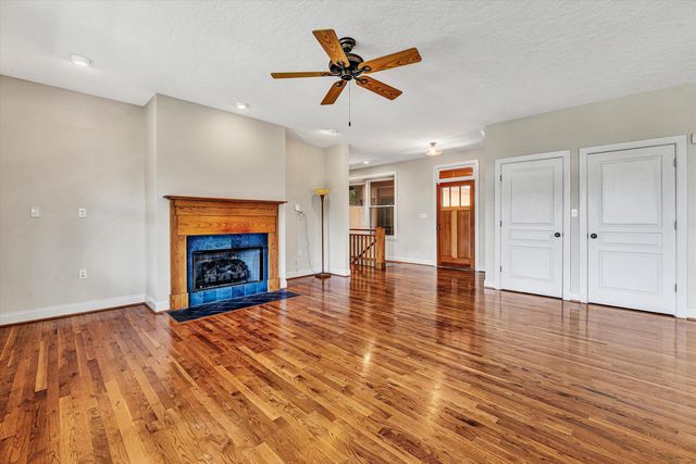 209 Park Shores CIR, Moneta, VA 24121